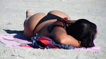 Mulher Melao Xvideos Mulher Melão Na Praia Mostrando Seu Rabão